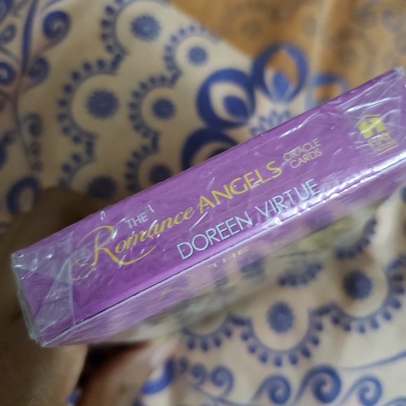 The Romance Angels Oracle Cards - Picture 2 of 3